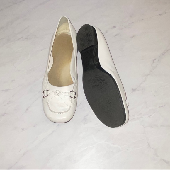 Bandolino White Flat Leather Shoes - Picture 4 of 12